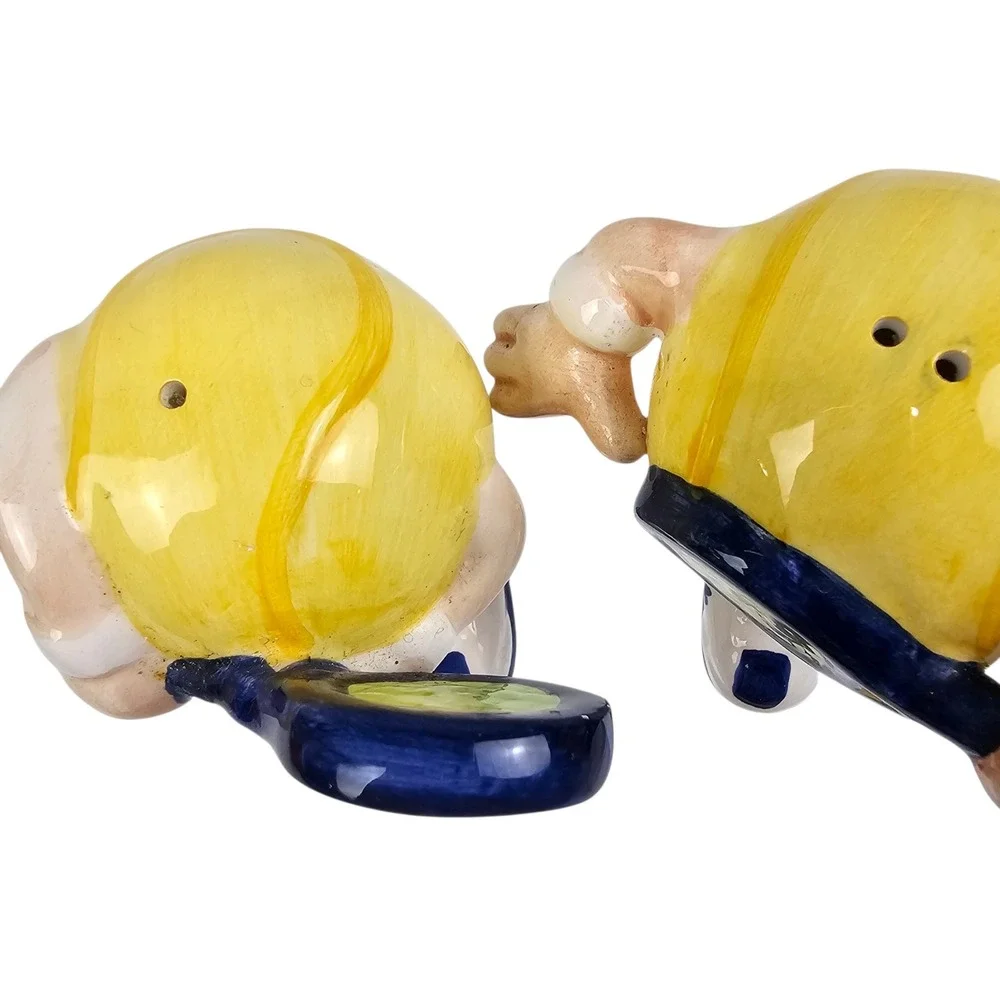 Vintage Anthropomorphic Tennis Ball Salt and Pepper Shakers Set Ceramic Novelty‎